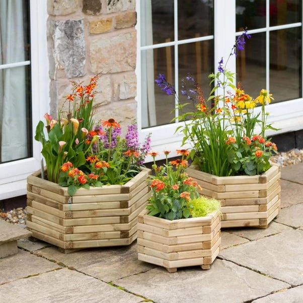 Marford Hexagonal Set Of Three Planters 1 Marford Hexagonal Set Of Three Planters
