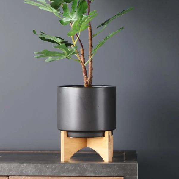Plain Ceramic Plant Pot On Wooden Stand 1 Plain Ceramic Plant Pot On Wooden Stand