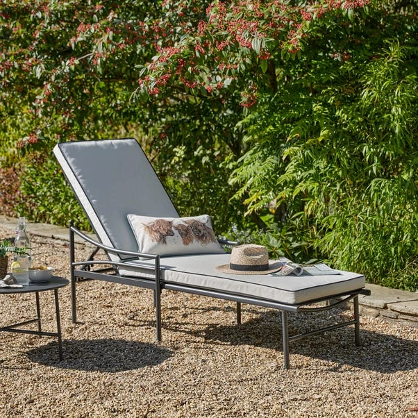 Windsor Lounger 1 Windsor Lounger